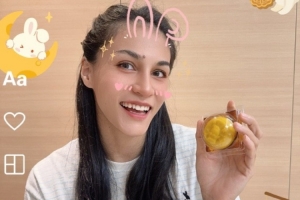 迪拉娜曬照：須臾之間 又是一年 月亮慢慢變圓 事事慢慢如愿