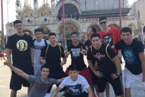 回憶殺！劉曉宇曬與趙繼偉等人的合照：10年前的十個人