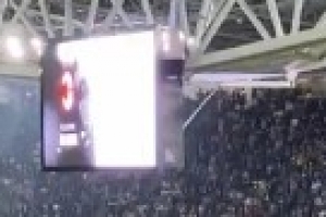 尤文球迷賽前掌聲歡呼致敬阿萊格里，并拉橫幅：謝謝你做的一切