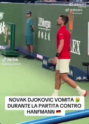 太敬業(yè)了！德約昨晚在賽場上2次嘔吐，仍在30℃天氣下堅持完賽