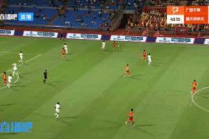 董路曬昔日蒂亞戈撞廣告牌視頻：這個(gè)更近動(dòng)作更大！裁判怎么判？