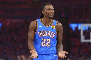 一點(diǎn)狀態(tài)沒(méi)有！卡森-華萊士半場(chǎng)11中2&三分4中0僅拿5分 正負(fù)值-26