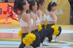 媒體人曬亞洲大學生籃球聯(lián)賽啦啦隊視頻：假期最后1天 清一下庫存