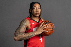 正負值+17全隊最高！休斯頓雨姐戴維森拿下8分3板2助！