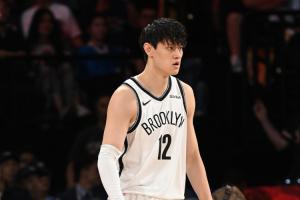 籃網生涯首秀！曾凡博10分06秒0出手3犯規(guī)獻1搶斷 持球突進險失誤