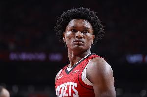 帕金斯：阿門(mén)未來(lái)幾年將向文班發(fā)起挑戰(zhàn) 成為頂級(jí)攻防一體球員