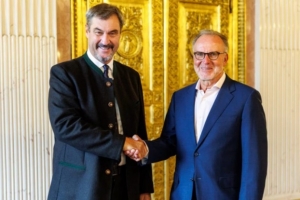 官方：魯梅尼格被巴伐利亞州長授予個(gè)人獎(jiǎng)，表彰他對德國足球貢獻(xiàn)