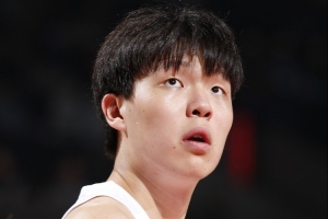 媒體人：楊瀚森調(diào)整能力無(wú)敵了 歸根結(jié)底還是得放平心態(tài)