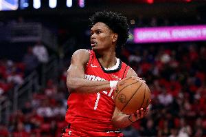 謝潑德談和阿門搭檔后場(chǎng)：他的攻筐非常有威脅 能吸引大量防守