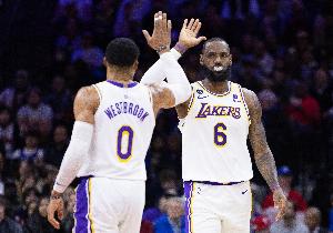 丹尼-格林：威少無球可打不是詹姆斯的錯 他離開湖人后又打了幾年