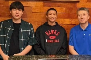 在美考察！中國男籃助教李昂曬照：聽一聽年少有為的故事