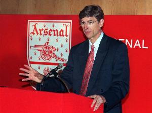 功勛主帥！1996年的今天溫格執(zhí)教阿森納首秀，帶隊22年斬獲17冠