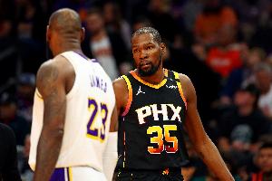 大范：現(xiàn)在是個了不起的時代 詹杜庫雖快退了 但年輕一代同樣出色