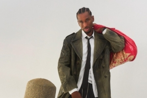 亞歷山大：不愛(ài)出門(mén)但享受搭配衣服的時(shí)光 能在衣帽間試幾個(gè)小時(shí)