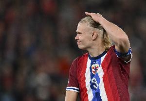 進(jìn)球機(jī)器！哈蘭德本賽季在正式比賽已打入20球，凱恩則是打入19球