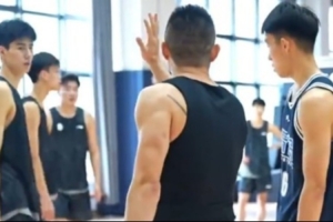 反復(fù)推演+默契配合！青島男籃青年軍戰(zhàn)術(shù)訓(xùn)練實錄