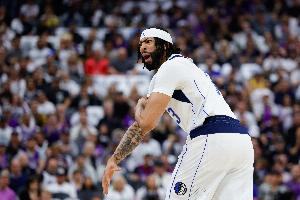 基德：濃眉體能狀態(tài)在提升 若能持續(xù)這樣表現(xiàn)我們能處在贏球位置