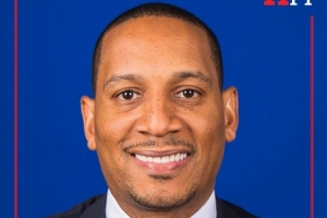 曾擔(dān)任過多隊(duì)助教！前NBA球員霍華德-埃斯利加入獨(dú)行俠任球探一職