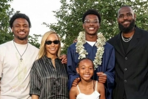 勒布朗：我妻子有父母和兄弟姐妹 安定下來(lái)和她同居是不同的經(jīng)歷