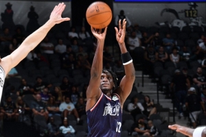 奧拉迪波14投5中&三分4中1得到14分1板1助 正負(fù)值-40全隊(duì)最低