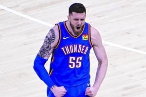 三分也有！哈滕上半場8投6中&三分2中1得到13分6板1助