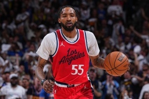 小瓊斯：無論是否首發(fā)我的工作就是盯防對(duì)方箭頭 然后無懼出手