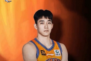 未來可期等你閃耀！祝上海男籃球員萬孟霖21歲生日快樂！