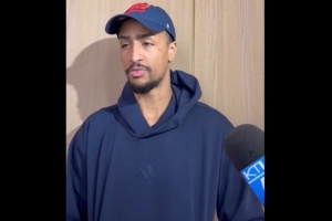 科林斯：隊里老將對我高標準要求這是我所需要的 他們幫我很多