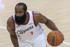 得分組織都不太行！哈登半場(chǎng)5中1&罰球1中0 送出2次助攻有3次失誤