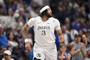 狀態(tài)一般！濃眉半場(chǎng)8中3&三分3中0拿到8分7板 出現(xiàn)2失誤