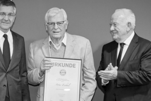 95歲榮譽會員菲希特爾離世，拜仁官方發(fā)文悼念