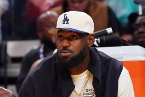 紀錄終結(jié)？記者：詹姆斯的賽季出戰(zhàn)場次可能不足以入選最佳陣容了