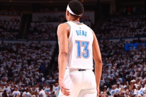 末節(jié)獨(dú)得13分主導(dǎo)逆轉(zhuǎn)！吉昂：拼盡全力去打 整個(gè)季前賽都是這樣