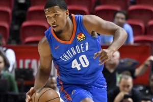 季前賽場均11分2.7板！Scotto：雷霆與落選秀揚(yáng)布拉德簽雙向合同