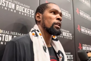 揭幕戰(zhàn)對(duì)陣?yán)做』囟沓怯邢胍?jiàn)的人嗎？杜蘭特?fù)u頭：沒(méi)有