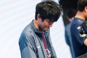 LOL賽事官推分享Karsa賽后落寞神情并配文：心碎時(shí)刻