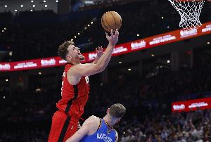 三分8中5！申京：我會(huì)繼續(xù)投三分來拉開空間 我整個(gè)夏天都在練習(xí)