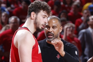 申京個(gè)人已投中5記三分&創(chuàng)個(gè)人單場紀(jì)錄 此前曾兩次單場3記