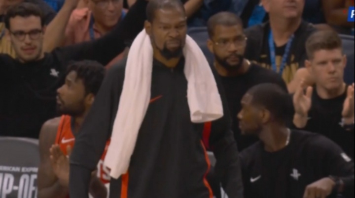 震驚全隊(duì)！申京命中神奇打板 替補(bǔ)席全隊(duì)起立&杜蘭特撇嘴做鬼臉