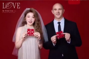 蘇超南京隊外籍主帥成南京女婿！妻子發(fā)文：愿年年相伴一切如意