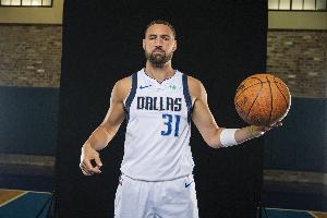 基德：克萊能量令人難以置信 敢于發(fā)聲他的領(lǐng)導(dǎo)力對(duì)球隊(duì)至關(guān)重要