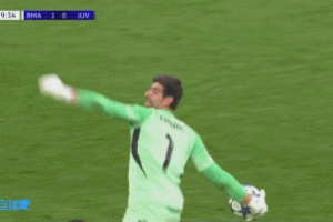 過去就是大單刀！維尼修斯與小孔塞桑接觸倒地，裁判沒表示