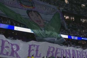 永遠(yuǎn)的巴斯光年！皇馬球迷巨幅TIFO致敬巴斯克斯