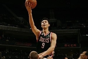 中國球員常規(guī)賽首秀表現(xiàn)如何？易建聯(lián)9分最高 強(qiáng)如姚明首戰(zhàn)0分2犯