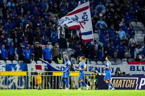 足球報：申花亞冠贏球捍衛(wèi)中超尊嚴(yán)，也為球隊士氣帶來積極影響