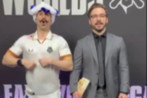 G2經(jīng)理和教練跳美美桑內(nèi)：oi就這么水靈靈的慶祝晉級(jí)