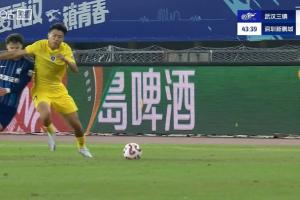 風(fēng)云突變？新鵬城領(lǐng)先1分鐘后少打1人！楊一鳴肘擊被直紅罰下