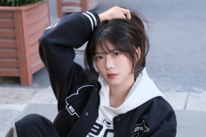 主持人駱歆曬照：穿上全新戰(zhàn)袍來給LPL打call了?。?！