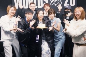 余霜分享生活與工作照：??是擁有很多很多愛的一天?。? >
                                        </div>
                                    </div>
                                    <div   id=