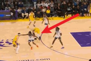 不是哥們？艾頓弧頂做掩護(hù)被里德輕推一下差點(diǎn)趴到地上